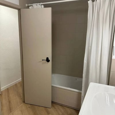 Rental of a large bright apartment with 2 bedrooms, 125 m², Alicante, Spain